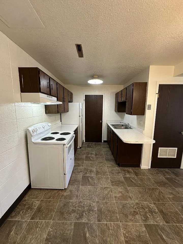1 bed, 1.0 bath, $895 — Photo 4