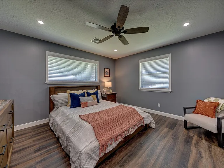 1600 Pecan St — Photo 25