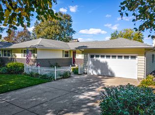 2100 Country Knoll Ln, Elgin, IL 60123