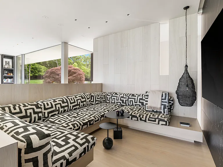 22 Hedges Banks Dr — Photo 11