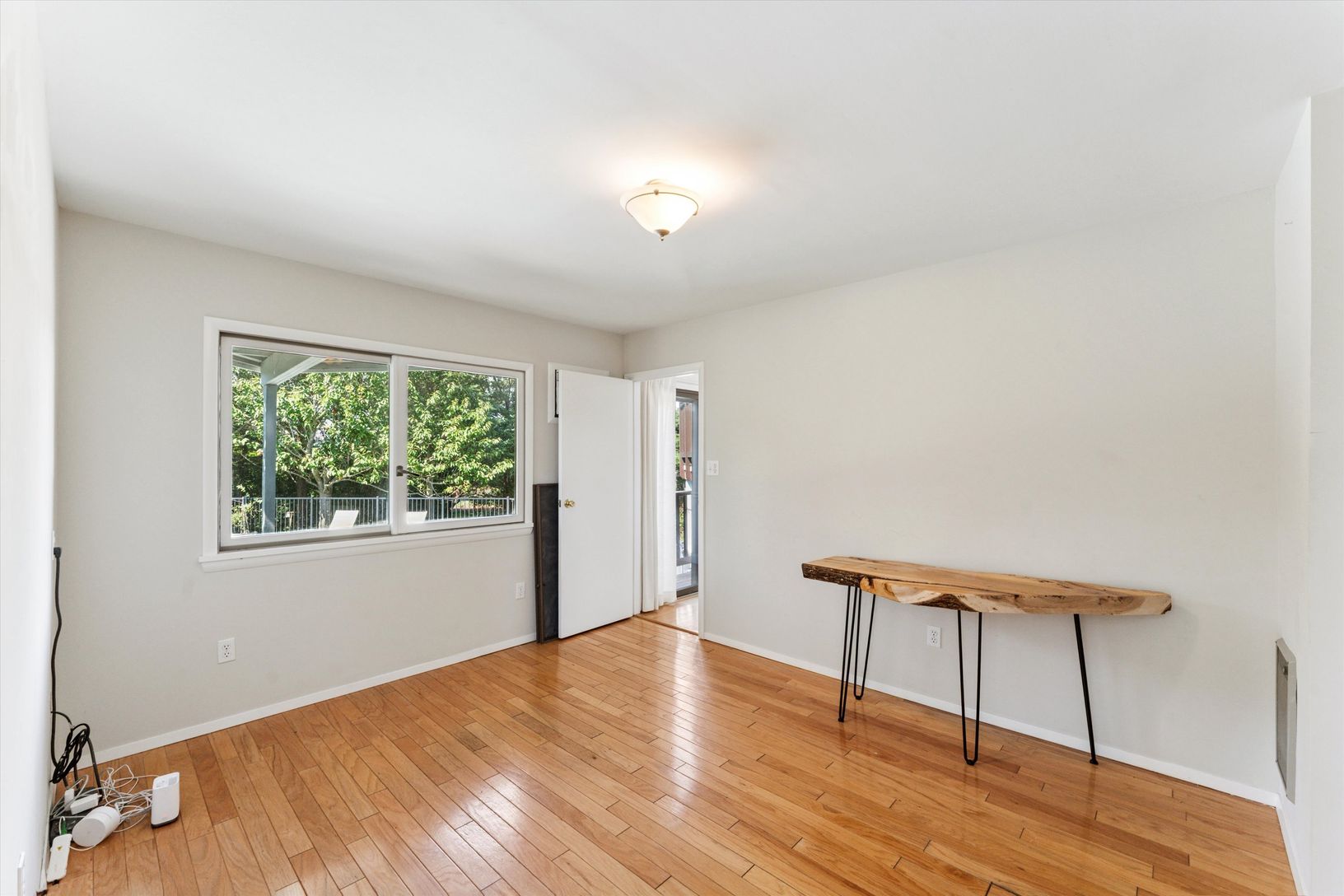 Bedroom with outdoor access
