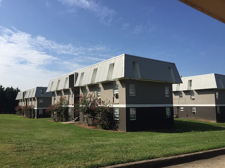 Lanier Terrace Apartments — Photo 17