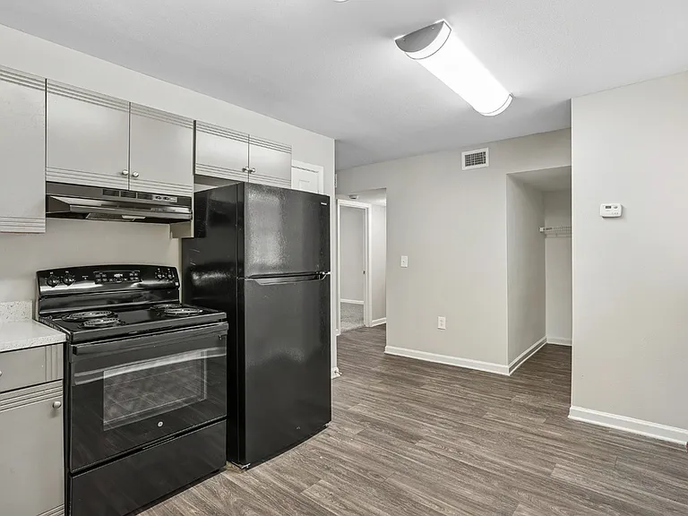 Brentwood Apartments — Photo 20
