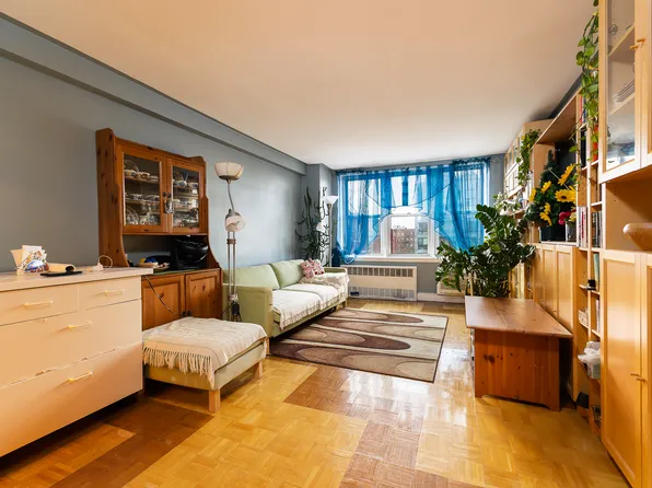 495 East 7th Street image 1 of 14