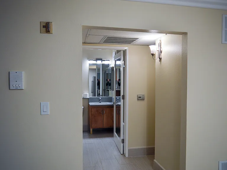 1726 Winona Blvd #105 — Photo 12