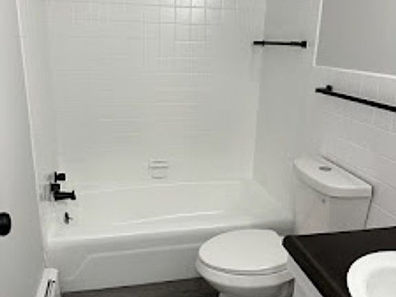 5th image of 880 Parkview Ave APT 41F