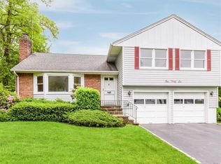 146 Bay Driveway, Manhasset, NY 11030