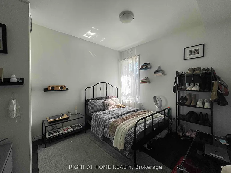 570 Bathurst St #2 — Photo 7