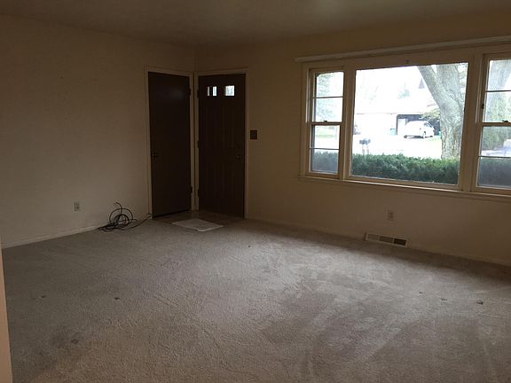 2nd image of 617 W Sheridan Ct