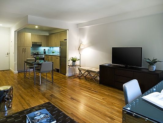 2nd image of 101 W 15th St APT 518
