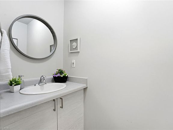 5th image of 14 New Lakeshore Rd #48