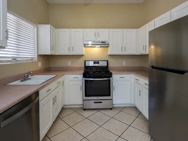 1656 W Wood Crest Ct — Photo 8