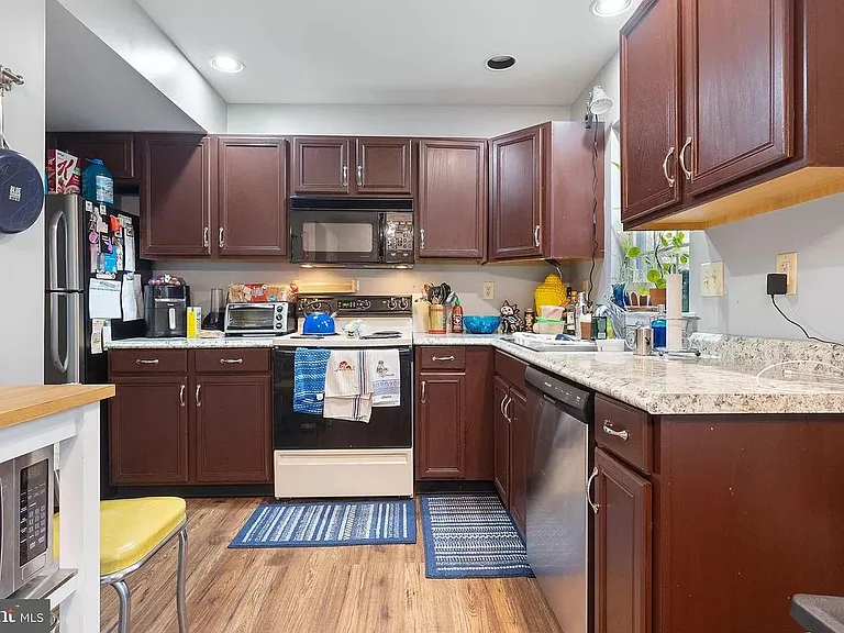 1422 Timber Chase Dr — Photo 2