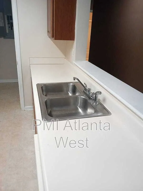 3 bed, 2.0 bath, 1292 sqft, $1,250 — Photo 3
