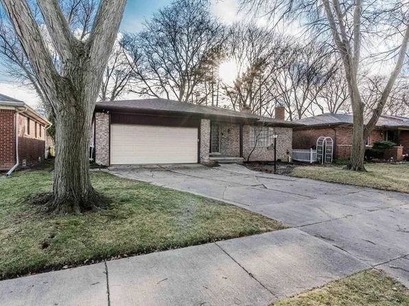 19990 Beaufait St, Harper Woods, MI 48225