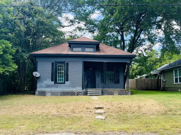 1037 Cedar St, Paris, TX 75460