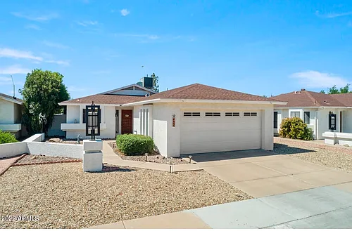 413 W Beverly Ln Photo 1
