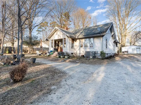 844 Cummins St, High Point, NC 27262