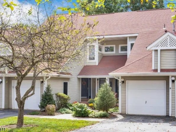9 Davenports Mill Ct, Oak Ridge, NJ 07438