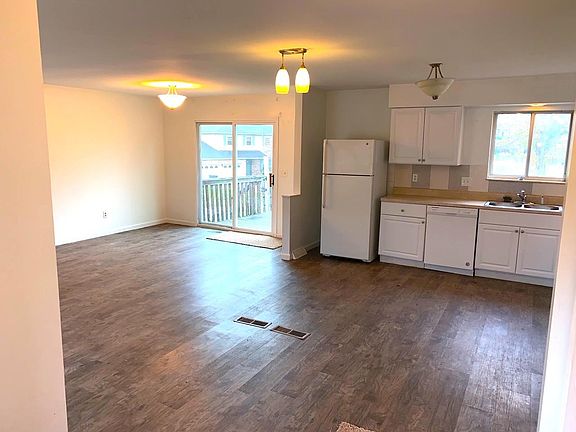 3rd image of 2717 Pineview Dr