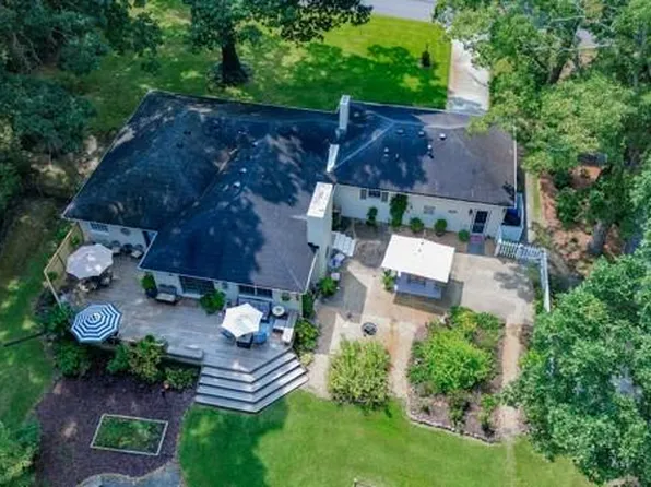 616 Greentree Dr, Virginia Beach, VA 23452