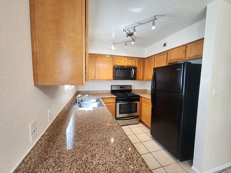 212 San Clemente Ave NW — Photo 28