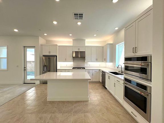 3rd image of 414 Clipper