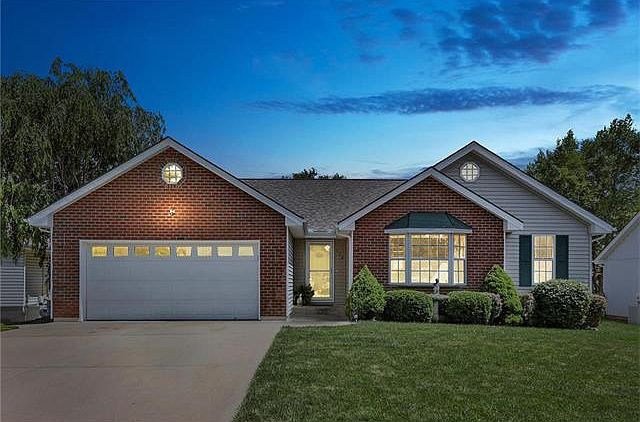1st image of 825 Plum Rose Dr