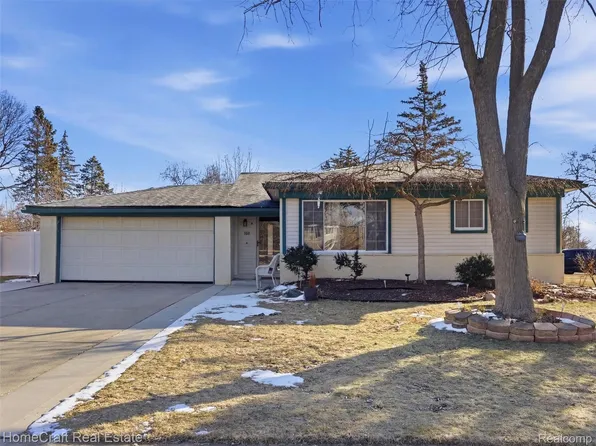 750 Southampton Ct, Auburn Hills, MI 48326