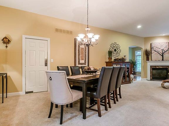 5th image of 930 Chesterfield Villas Cir