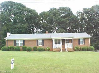 3593 NE Robindale Dr, Winston Salem, NC 27107