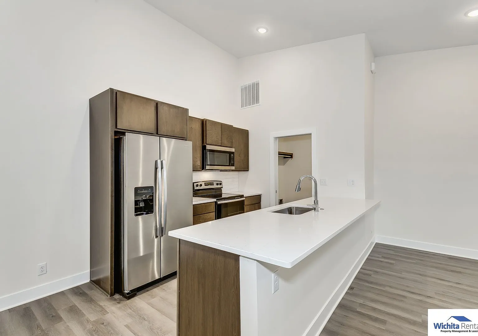 Newer 3 bedroom 2 bath duplex — Photo 4