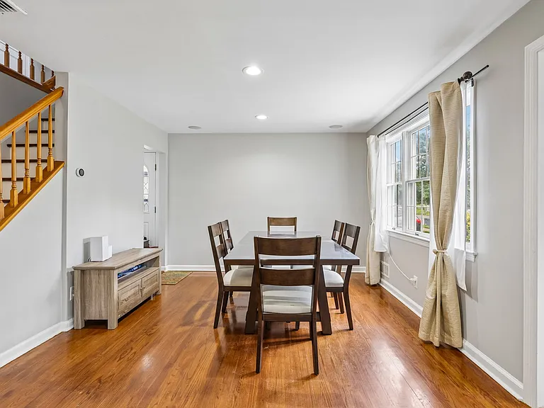 12-22 Sumner Pl — Photo 3