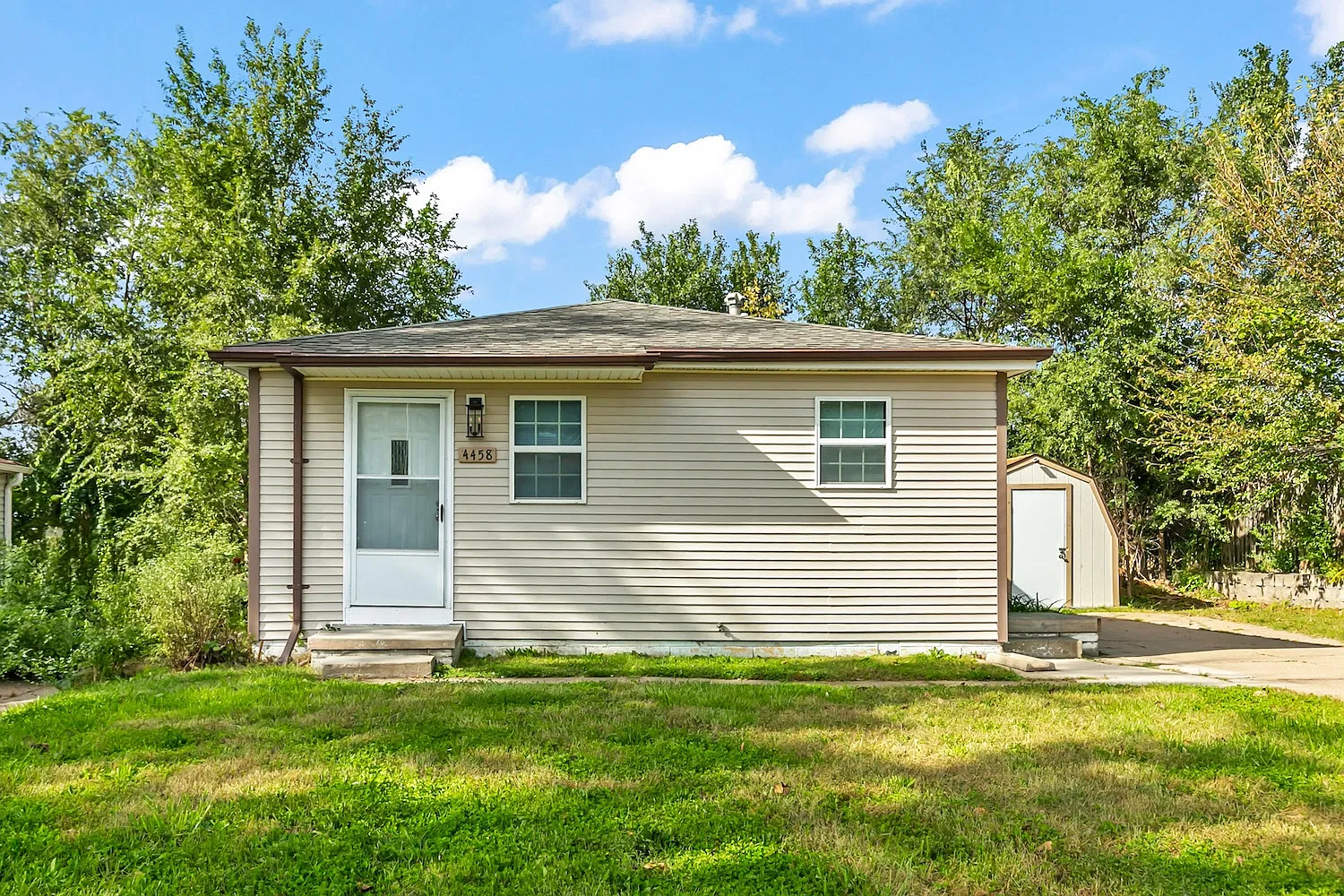 3 bed, 1000 sqft, $1,650 — Photo 2