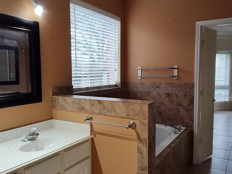 15003 Changing Oak Ridge Ct — Photo 8