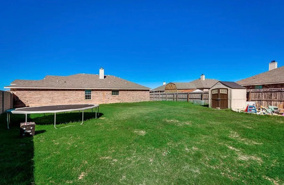 3 bed, 1795 sqft, $2,800 — Photo 3