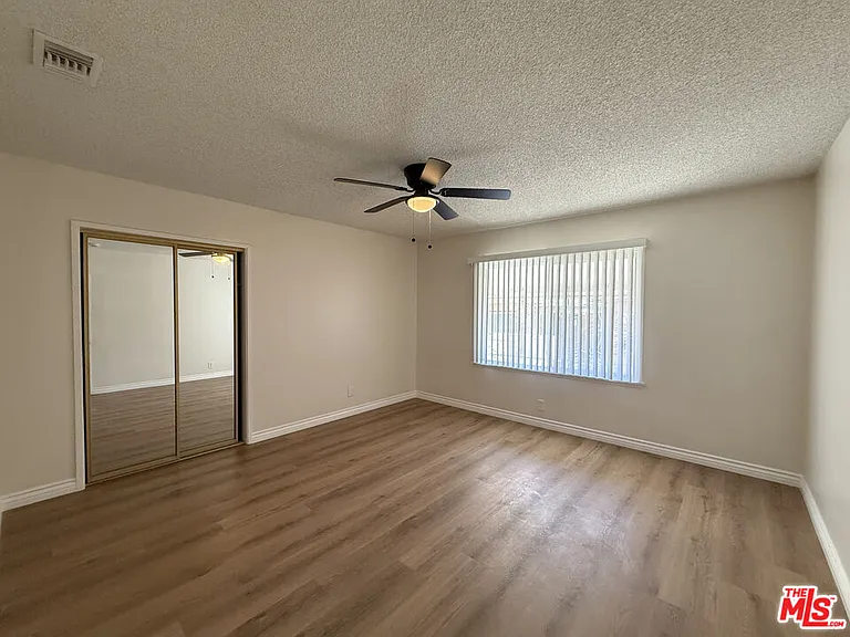 5908 S Fairfax Ave — Photo 16