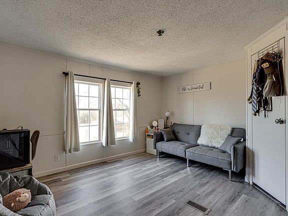 17th image of 200 Reavley Rd