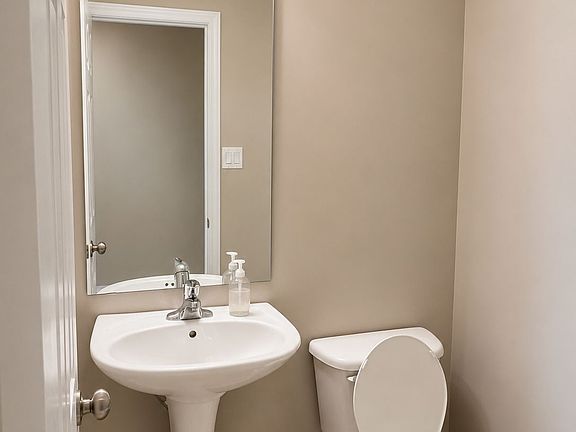 5th image of 60 Zachary Pl