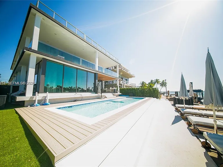 7520 W Treasure Dr — Photo 32
