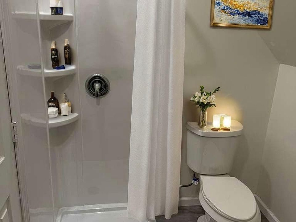 2nd image of 2025 W 83rd St