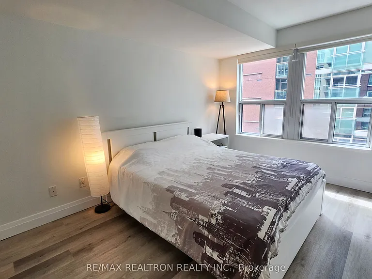 230 King St E #511 — Photo 22