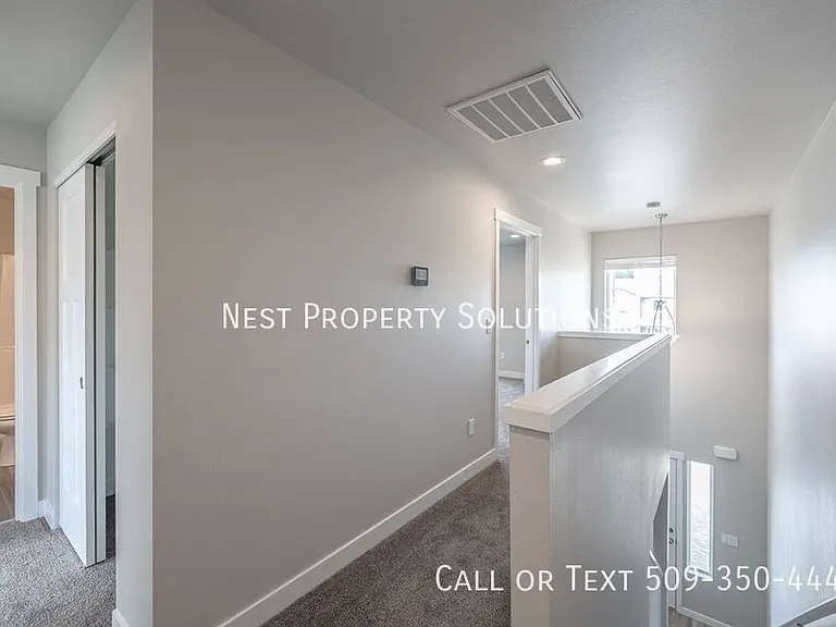 651 Hargraves Ave NE #B — Photo 27