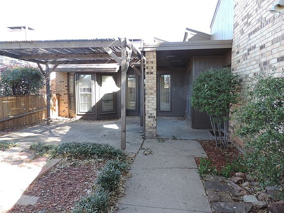 3rd image of 2810 Mill Valley Dr