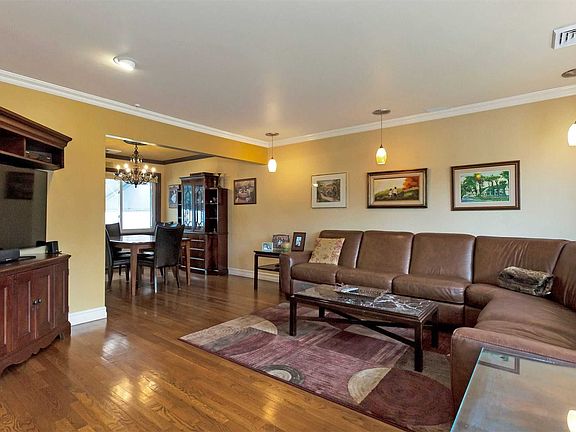5th image of 10 Lark Ave