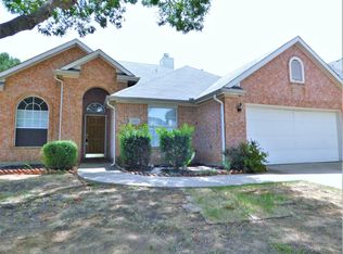 1800 Sunflower Dr, Corinth, TX 76210