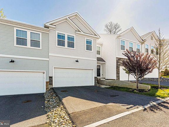 2nd image of 7 Four Leaf Dr