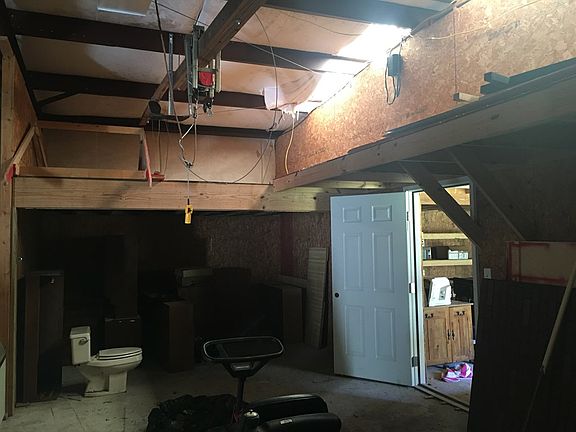 3rd image of 302 Riverwood Dr