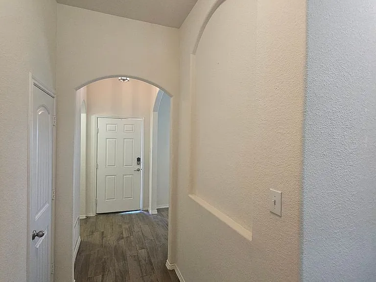 8944 Devonshire Dr — Photo 10