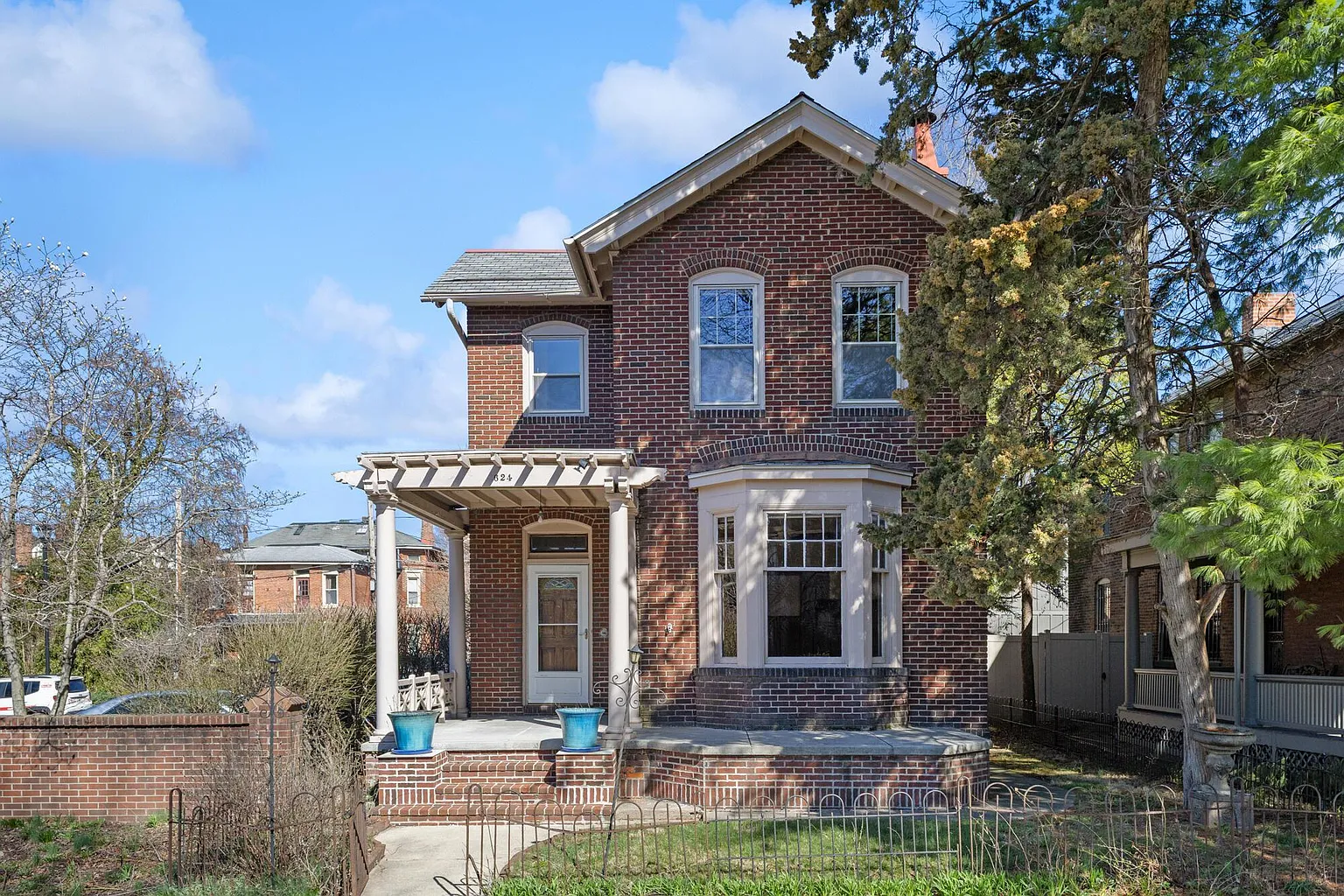 624 Franklin Ave photo 1